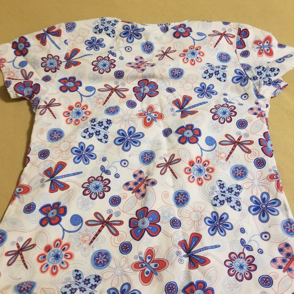 Scrub top - Picture 2 of 3